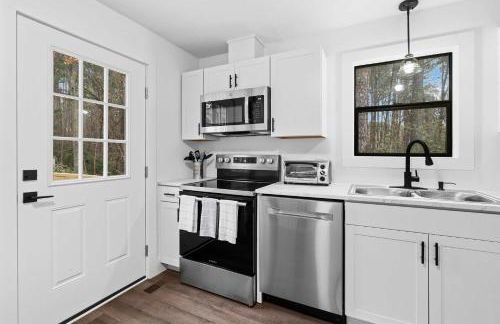 8 Minutes to UNC - Outdoor Deck - Washer and Dryer - Foto 9