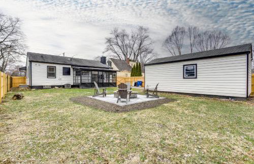 Screened Patio and Fire Pit Modern Westerville Home - Foto 27