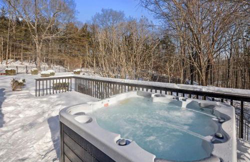 Secluded 9BR Getaway, Pool, Hot Tub & Huge Deck - Foto 17