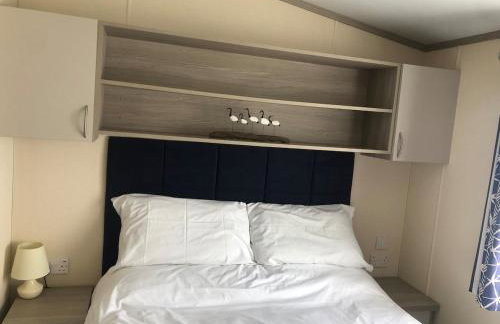 Relaxing Retreat with Hot Tub - Photo 6