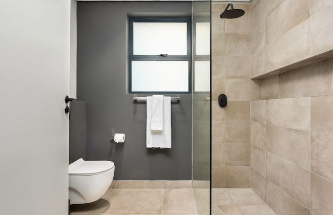 One Calais Luxury Apartments - Photo 80