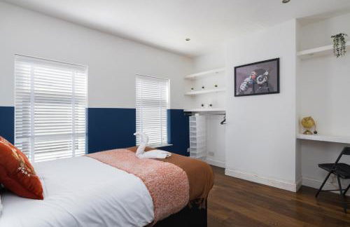 Charming & Spacious 2 BR Home - Photo 10