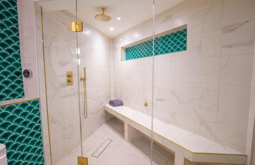 Hidden Retreat with Steam room, KING bed near tube - Foto 25
