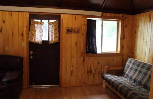 Cabin 4 - Classic 1933 cabin on the lake shore, 10 steps from the dock - Foto 5