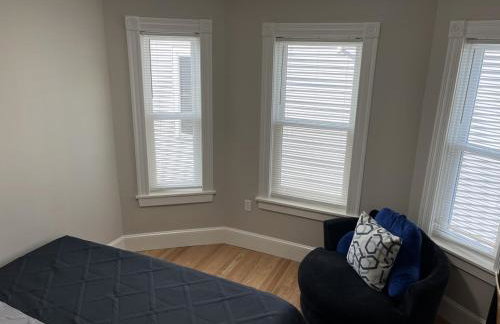 Downtown Apt King Beds Mins to Salem - Photo 6