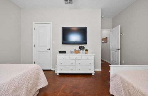 Sunny Townhome with Pool Access about 1 Mi to Beach - Foto 13