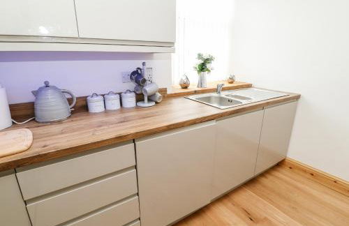 Flat Above 27 - Photo 10