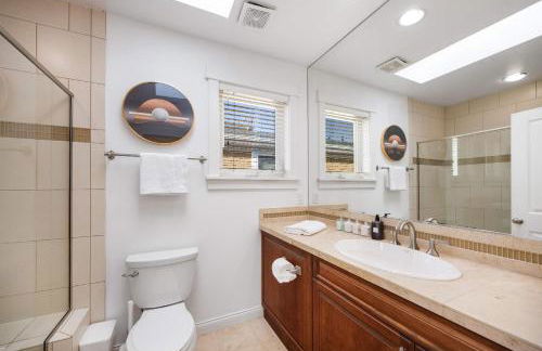 Rare 3BR Modern Urban Escape Private Garage - Foto 33