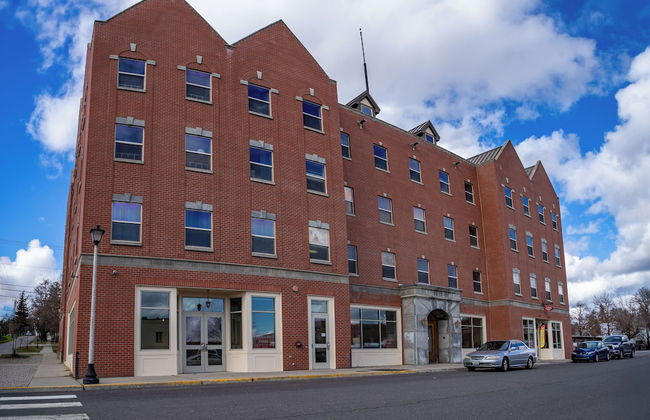 Brewster Hall - Photo 1