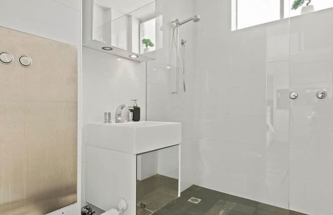 Modern Potts Point Studio - Photo 14