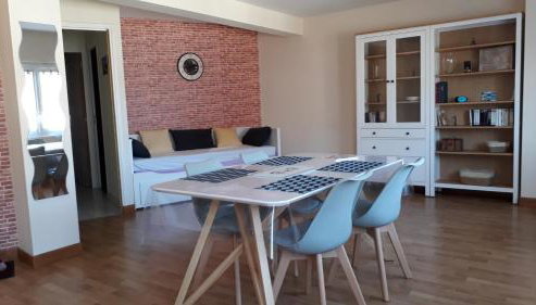 Grand T2 Côte de granit rose plages et commerces à proximité - Foto 4