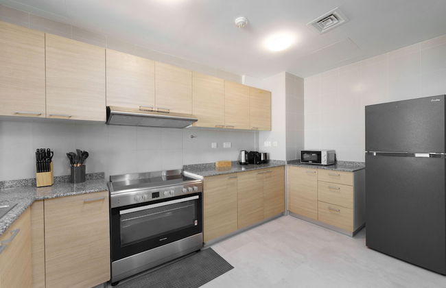 Maison Privee - Elegant and Panoramic Sea View Apt on Al Reem Island - Photo 6