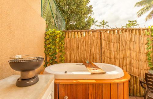 Casa d'Aroeira Residencial Boutique - Centro de Juqueí - Perto de Tudo - 2 quadras do Mar - Serviço de Praia - Roupa de Cama 600 fios algodão Egípcio - Tudo Novo - Estacionamento Interno - Cozinha - Consulte unidades com Ofurô Hidro e Cromoterapia - Foto 12