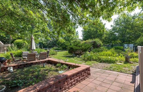 Sleeps 12! Main Level Primary Suite-Beautiful Backyard Oasis - Photo 39