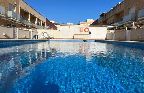 Cozy Beach House with Pool & BBQ - Foto 23