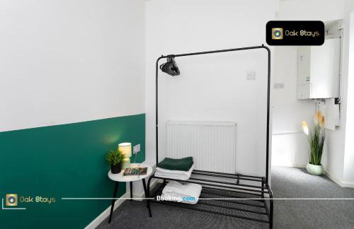 Quick Deals l 5 Bedroom l Sleeps 10 l Parking l Ideal for Groups l Oak Stays Short Lets & Serviced Accommodations - Foto 9