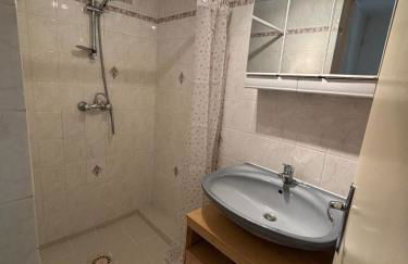 Proche plage, maison de bourg pleine de charme - Foto 13