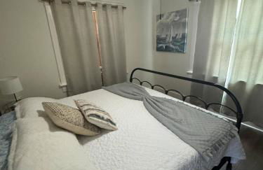 Downtown Location W Patio plus Washer and Dryer - Foto 15