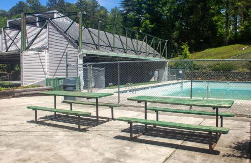 Game Room and 3-Story Deck at Lake Hiwassee Hideaway - Foto 37