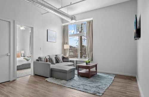 Cozy 2BR Getaway, King Bed, Free Parking - Foto 32