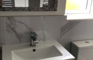 Luxurious 3 bedroom house now with FULL FIBRE INTERNET Shangri la in village of Alfrick with driveway parking for 3 cars in an area of outstanding natural beauty, superb walking,close to Worcester, Malvern showground, theatre, Malvern hills, dogs welcome - Photo 20