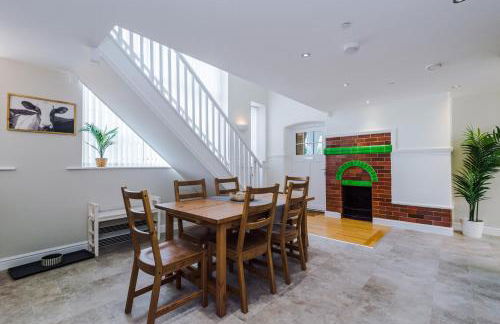 The Old Schoolhouse - Peak District, near Bakewell & Chatsworth - Photo 2