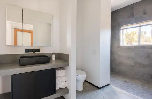 Skyline Ridge- Modern Residence w Sprawling Views - Foto 31