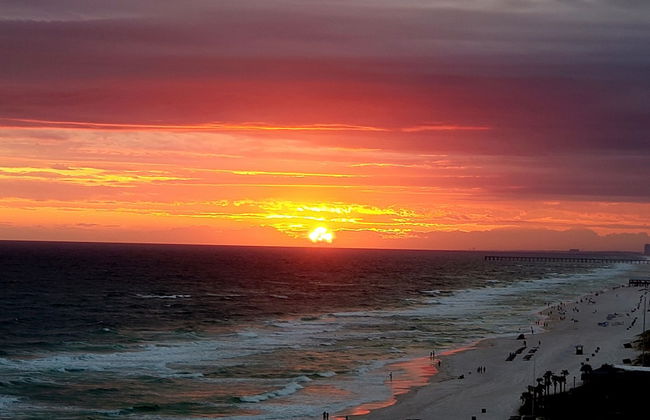 Beautiful Condo with Spacious Balcony to Enjoy Fascinating Ocean View - Unit 1002 by RedAwning - Foto 47