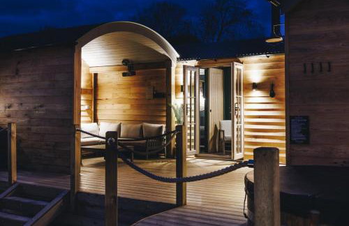 Nestledstays - The Hide - Photo 1