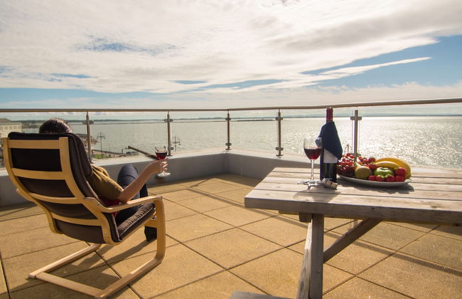 Galway Bay Sea View Apartments - Photo 40