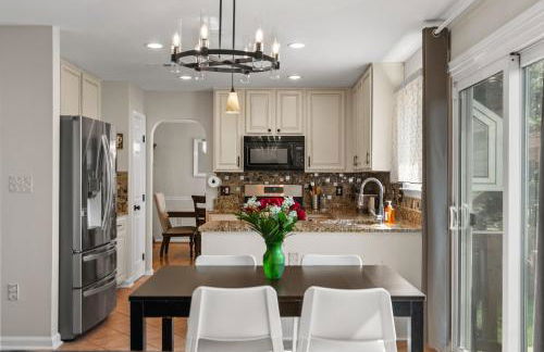 5 BedRooms Family retreat with GameRoom Near DC & Qunatico - Photo 25