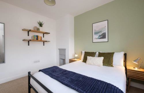 New Long Stays-4Bed-2Bath-Parking-By FabAccommodation - Foto 19