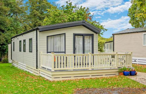 Astoria Lodge Smart Modern 2-Bedroom Holiday Lodge Milford on Sea - Photo 41