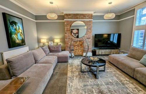 Robert Bolt House, Free Parking, 1 Minute to Metrolink - Photo 9