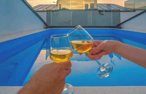 "Golden Sky"Rooftop Pool Villa - Photo 2