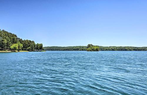 Views, Pools and Marina Lake Keowee Condo! - Foto 21