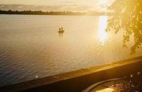 Lakefront Hideaway - Foto 5