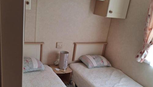 2Bed-Cabin Sleeps 4 WiFi Free Parking Sea Views - Foto 3