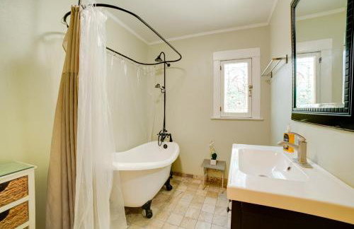 Home 1/2 Mi to Dtwn Riverside: Families Welcome! - Foto 16