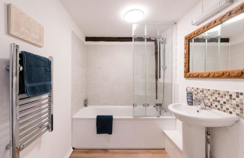 Cosy Cotswolds Cottage Farm Stay - Shepherds Rest - Photo 12