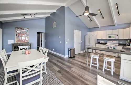 Benton Harbor Lake House with Dock and Fire Pit! - Foto 6