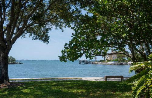 Luxurious Dual-Home Retreat in Prime Sarasota Location - Foto 49