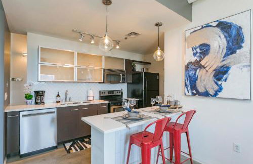 Mid Century Modern Downtown Condo | 30+ Night Min - Foto 66