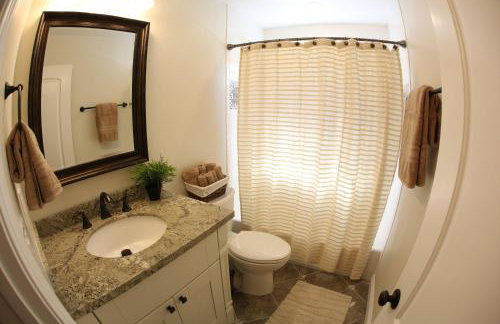 Classy 4 Bedroom 3 Bath Pool Home 3/4 Mile Walk To Disney - Foto 55