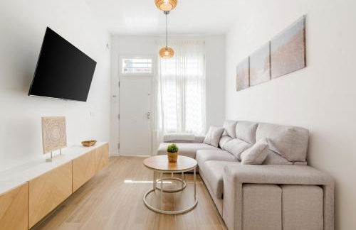 WintowinRentals Apartamento moderno y luminoso cerca de la playa de Huelin - Foto 1