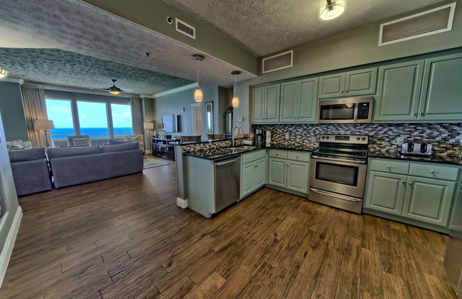 Pleasant Oceanfront Condo with Large Balcony and Beach Access - Unit 1605 by RedAwning - Foto 13