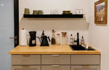 Modern Mirror Home w/ Hot-tub | “Glass House” #2 - Foto 4