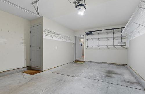 Entire home in prime Raleigh with community pool, dog park and golf course - Photo 35