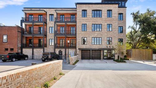 Fire Tower Downtown Gem 1BR with Balcony & Views - Foto 2