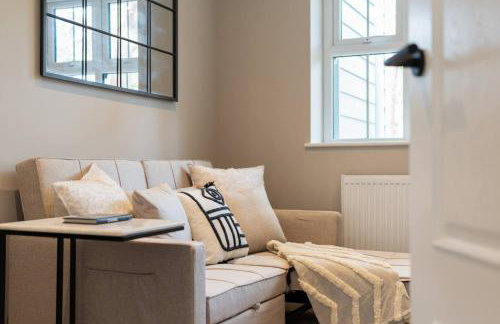 Luxury Four Bedroom Home Near Sandbanks - Photo 29